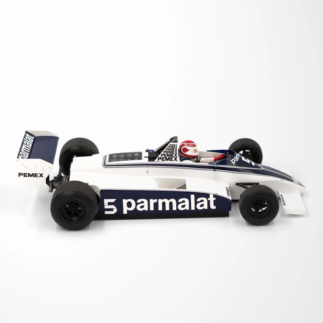 Miniatura Nelson Piquet Campeão 1981 autografada